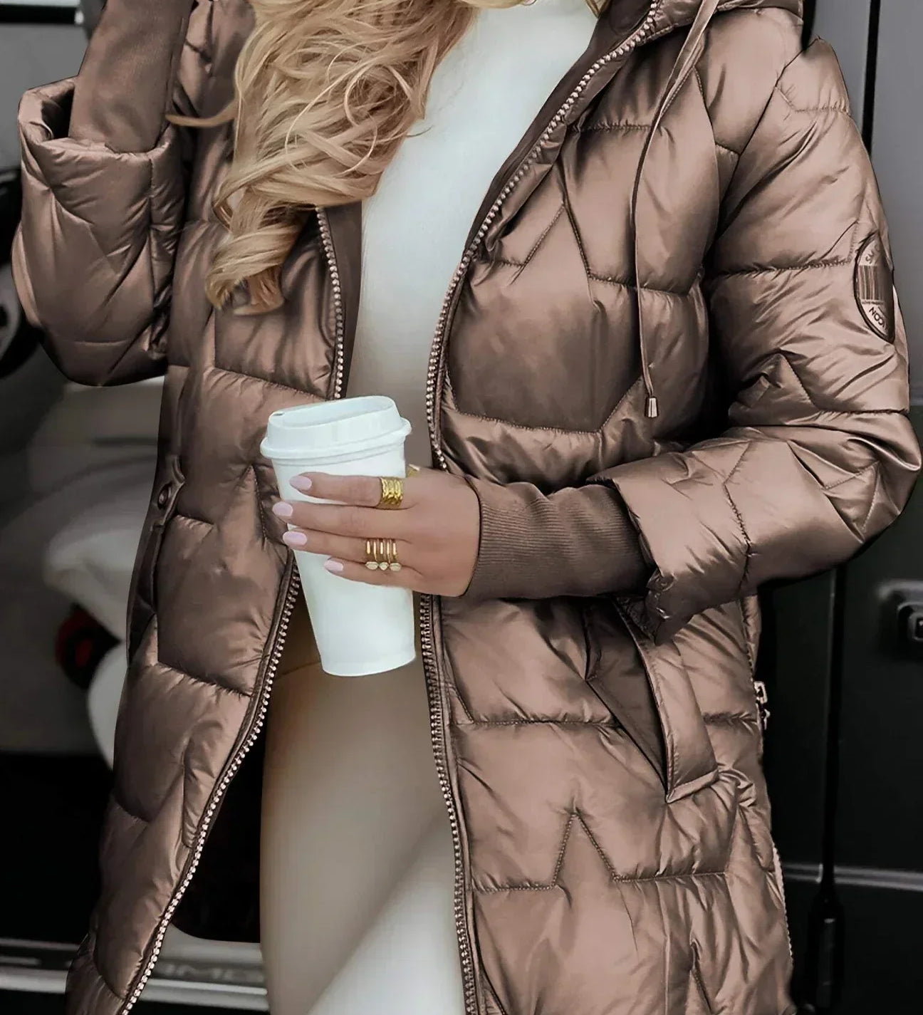 Nora - Abrigo Elegante de Invierno con Capucha y Acolchado