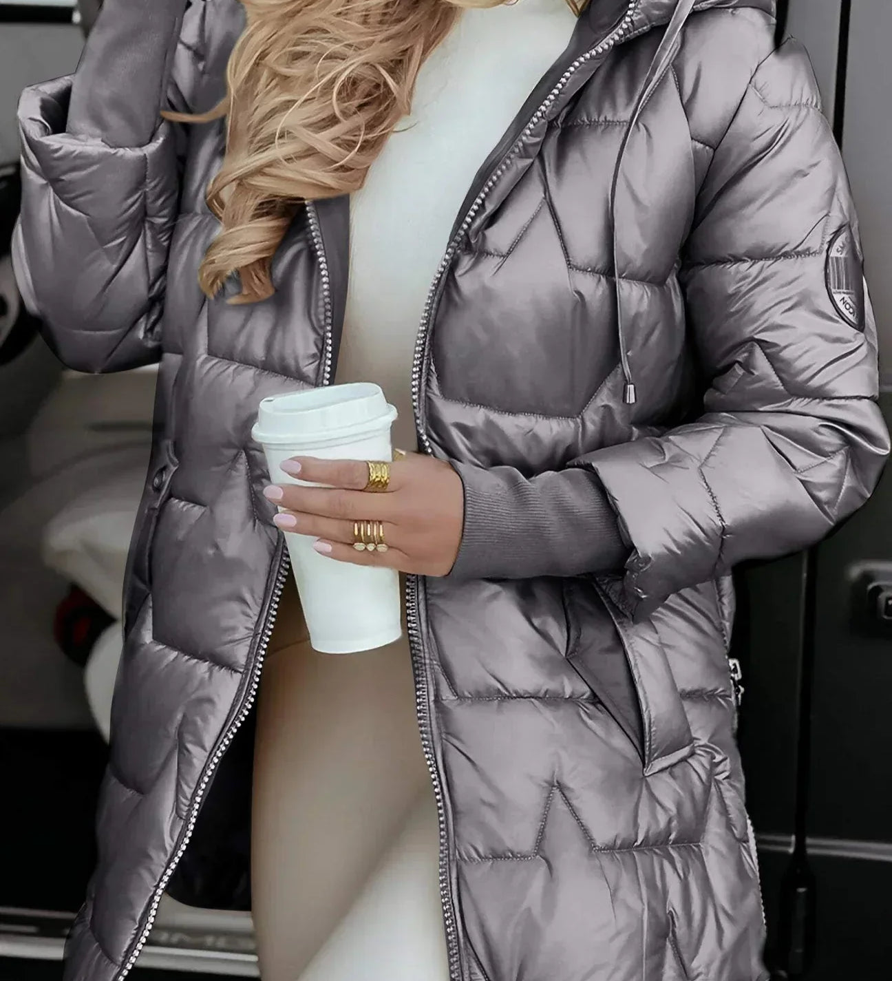 Nora - Abrigo Elegante de Invierno con Capucha y Acolchado